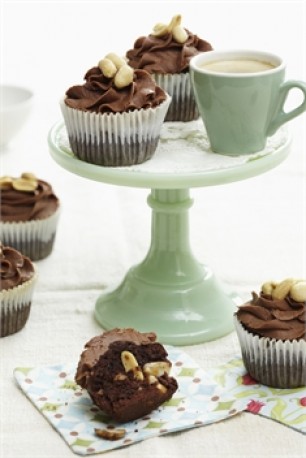 Salted-Peanut-Chocolate-cupcakes