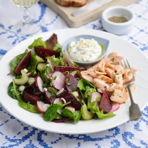 summer-garden-salad-with-betroot