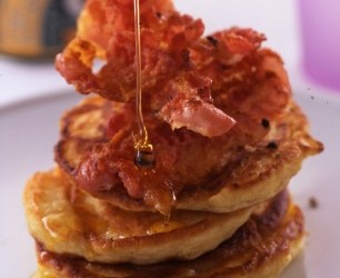 breakfast pancakes with crispy bacon