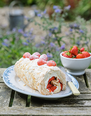 strawberry meringue roulade with mascarpone