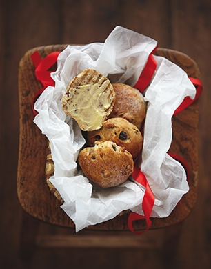 spiced christmas buns post