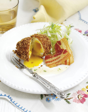 Deep Fried Egg with Pancetta and Endive Salad_EFS