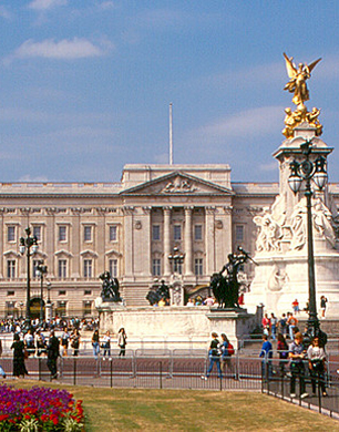 Photo Credit: Roger W Follow London - Buckingham Palace License Attribution Some rights reserved by roger4336