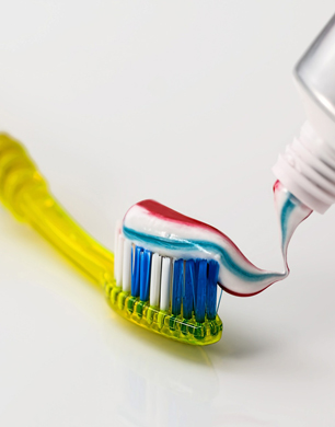 poe-toothbrush-571741_1920