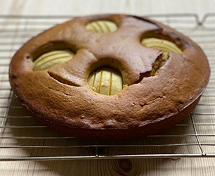 Easy Springtime Apple Cake - StyleNest